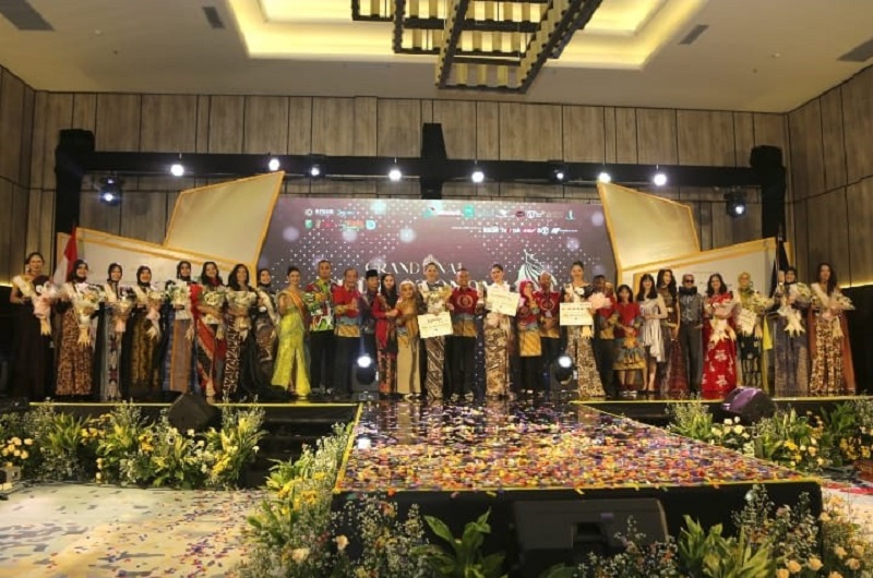 Elisha Lumintang Sabet Gelar Putri Otonomi Indonesia 2023, Hadiahnya Jabat Menparekraf Sehari