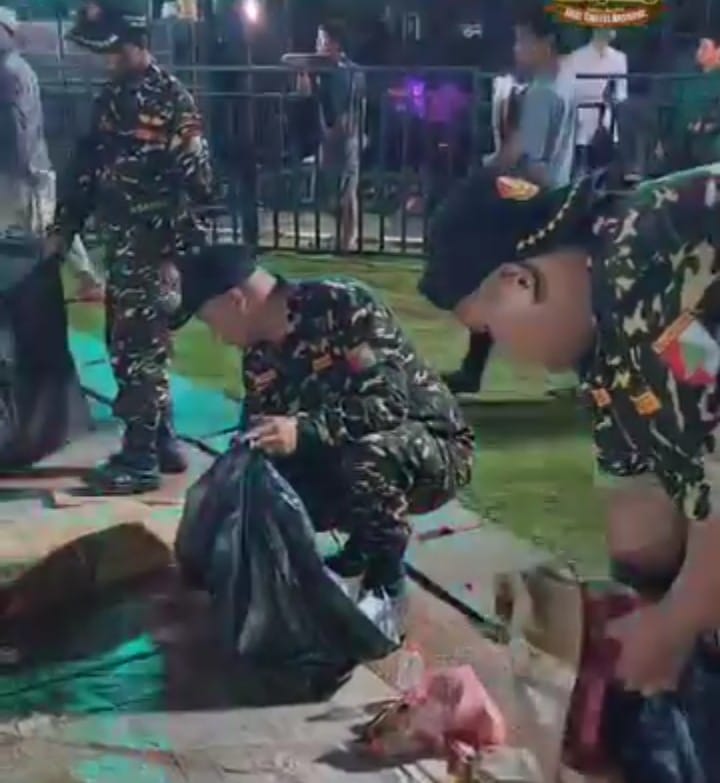 Banser Depok Gercep Bersihkan Sampah Setelah Pengajian Bareng Gus Iqdam