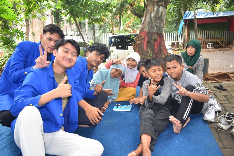 Mahasiswa UPER Perkenalkan Energi Terbarukan Pada Siswa Sekolah Alternatif Anak Jalanan