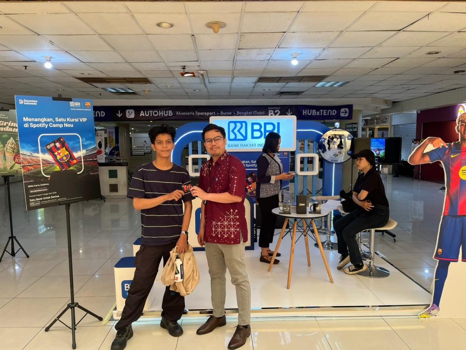 BRI Cabang Kebayoran Baru Luncurkan Kartu Debit Edisi FC Barcelona